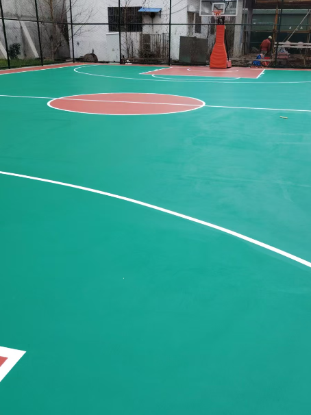 花都 球场长期使用易出现地面开裂